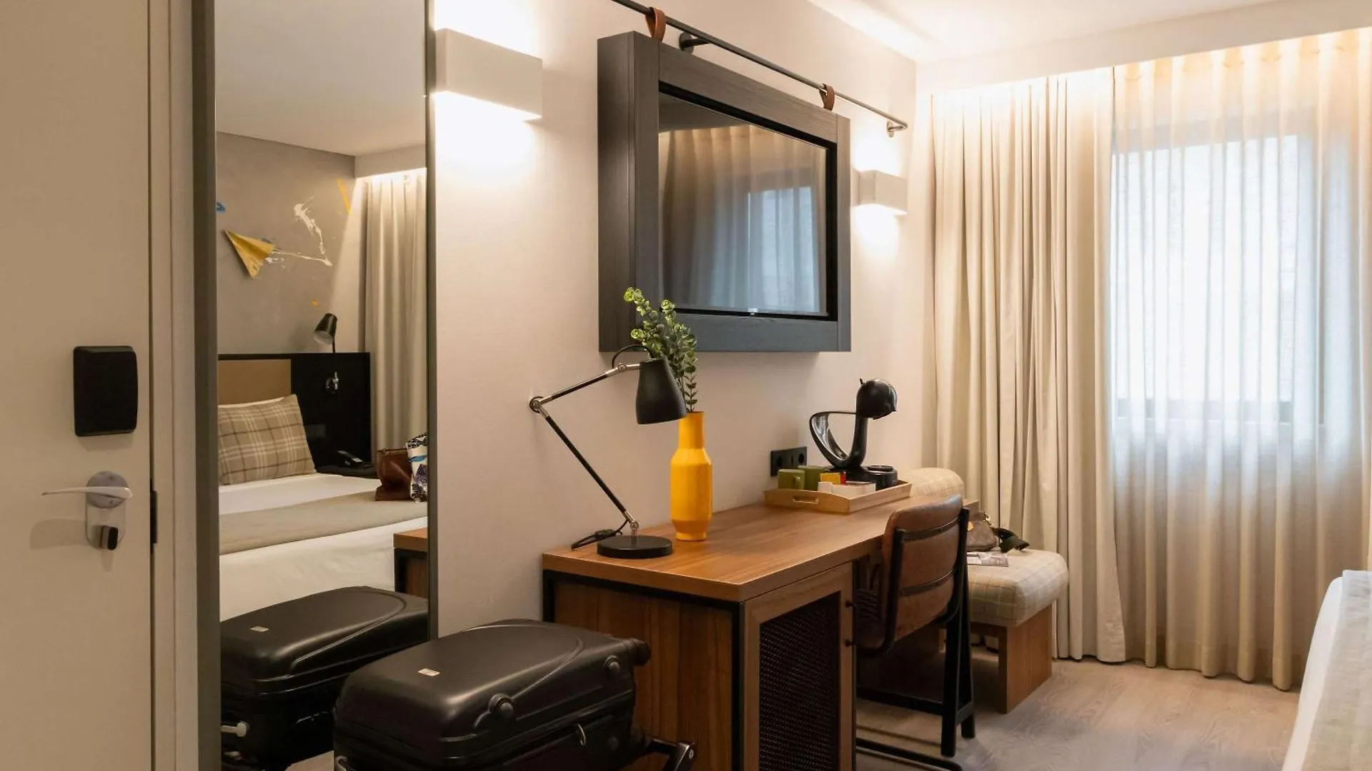 Ibis Styles Lisboa Aeroporto Hotel Prior Velho 4*,  Portugália